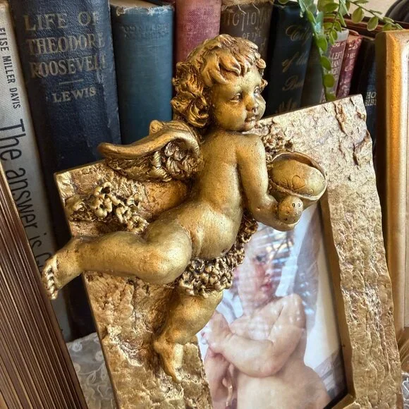 ❤️SOLD❤️3 Vintage Gold Frames with Angel Pictures - Picture 14 of 17